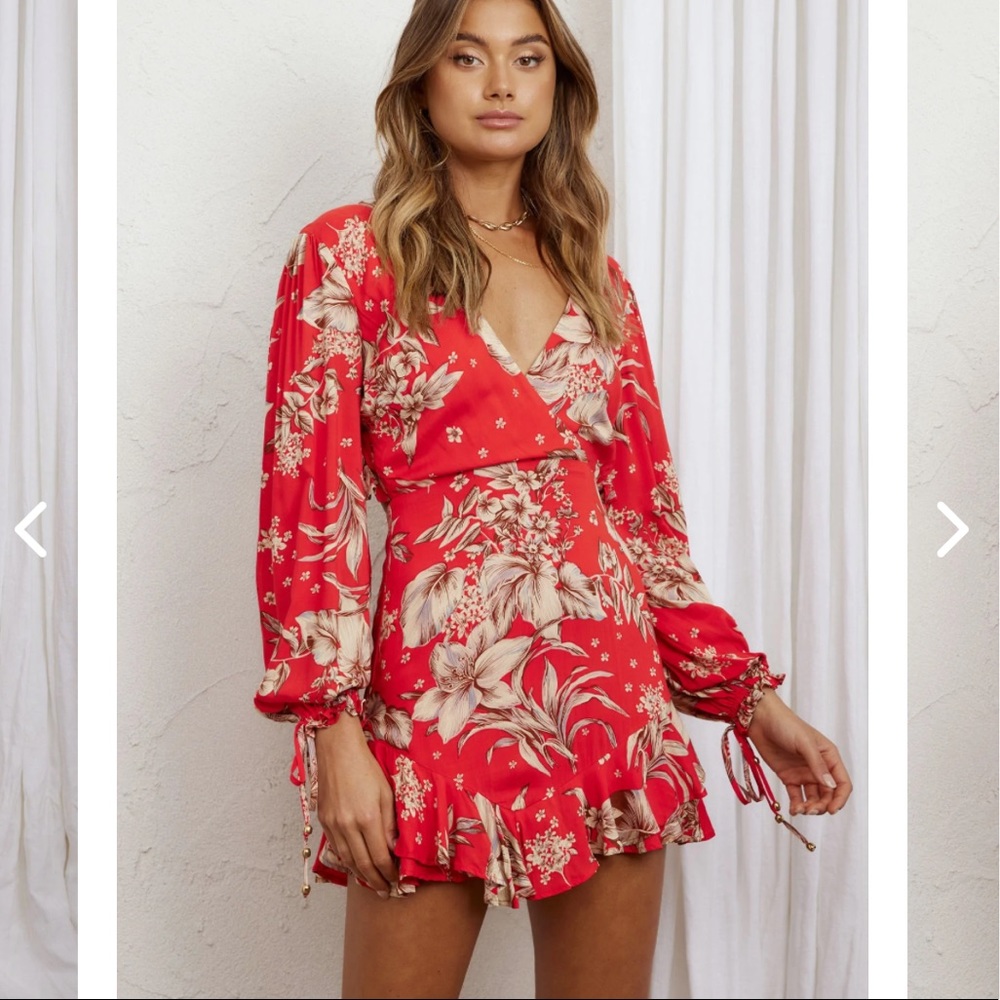 🌟 NEW SELFIE LESLIE RED FLORAL CUT OUT BACK DRESS